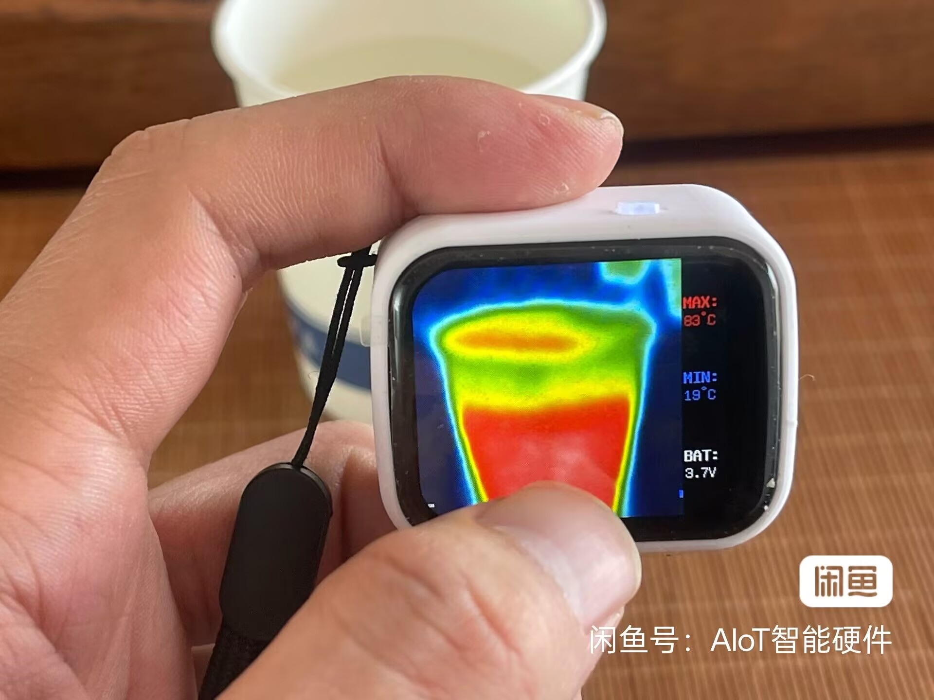 Underfloor Heating Thermal Detector - 320×240のタッチスクリーンを搭載した小型ポケット型熱画像暗視装置。床暖房の温度と漏れを検知。
